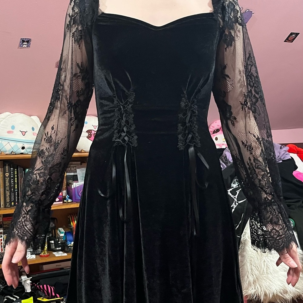 Elegant Black Lace Sleeve Dress